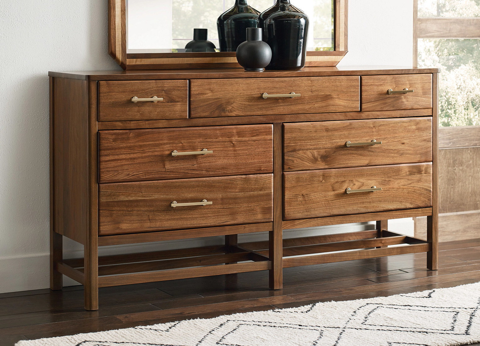 Wonderland Seven Drawer Dresser